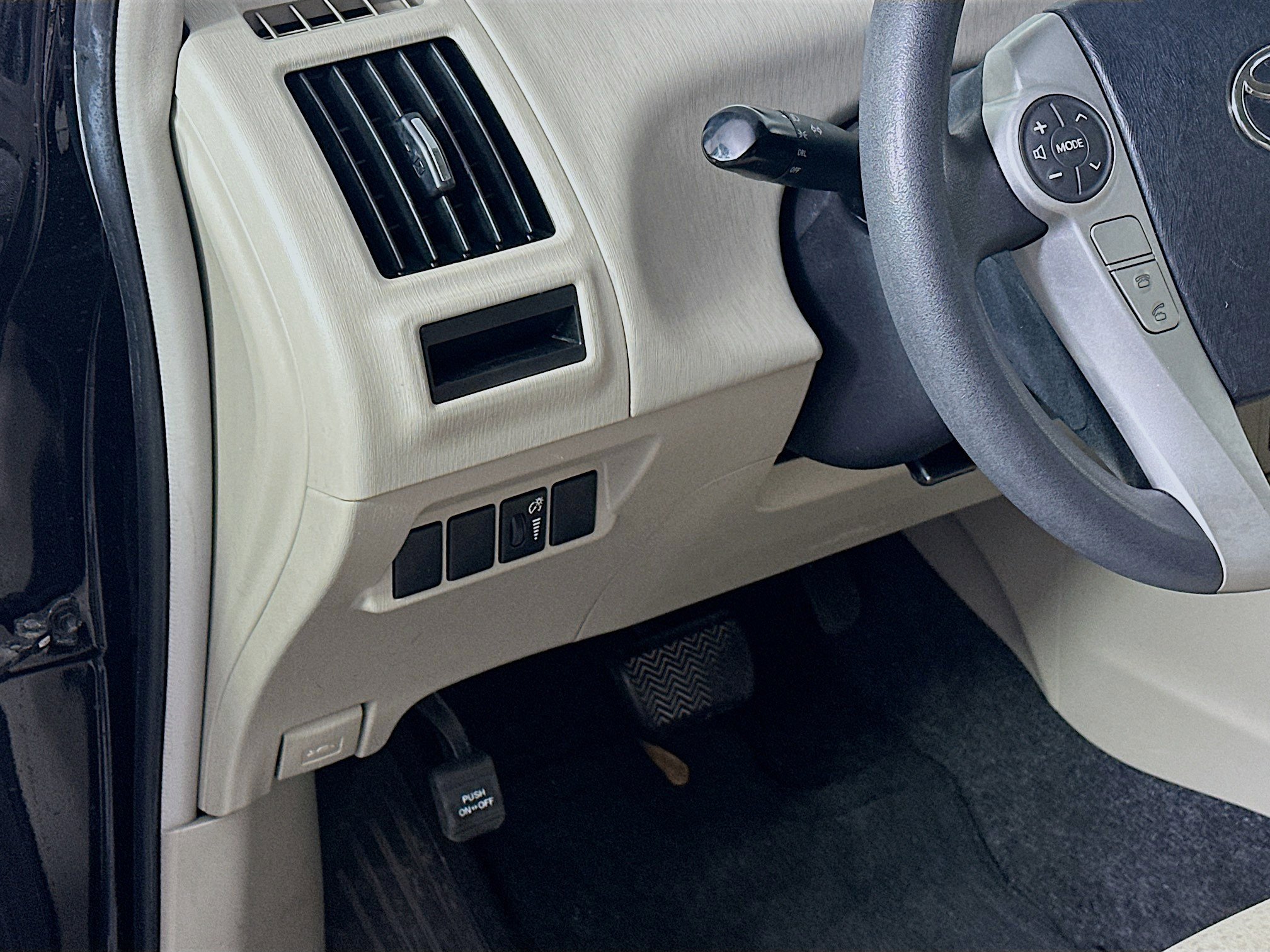 Used 2014 Toyota Prius V Two image 16