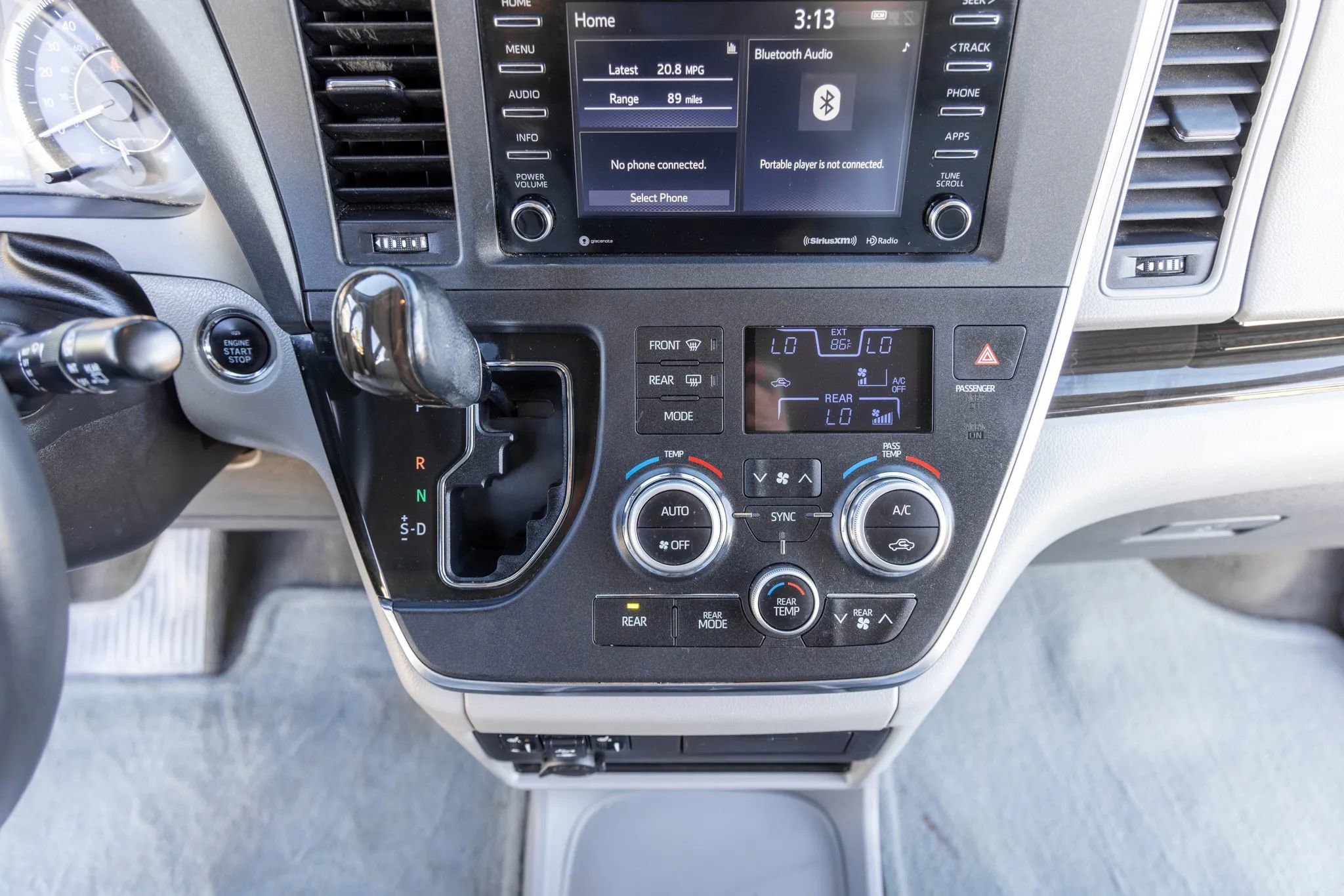 Used 2018 Toyota Sienna XLE image 23