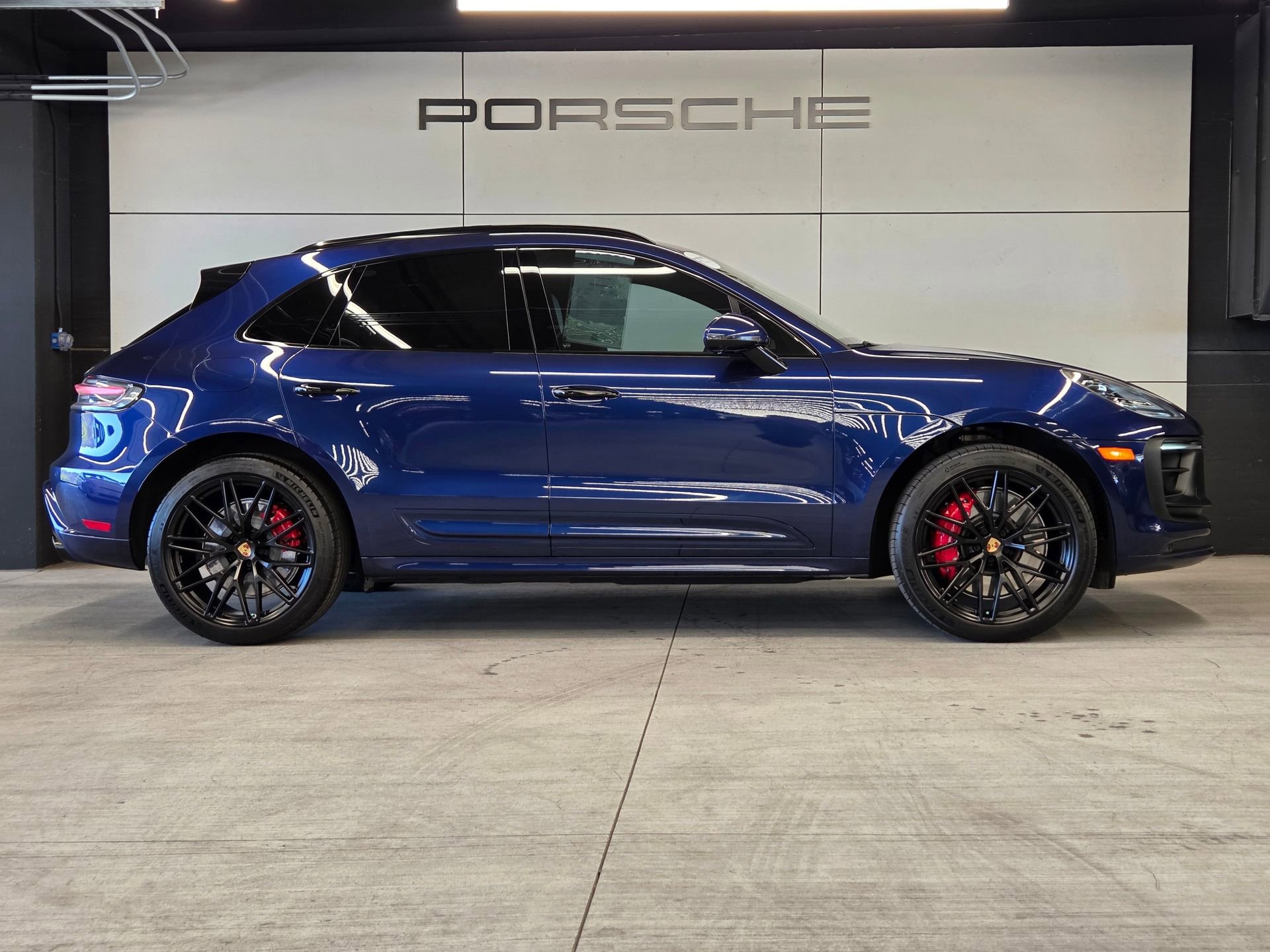 Certified 2023 Porsche Macan GTS w/ Premium Package Plus AWD/4WD image 29