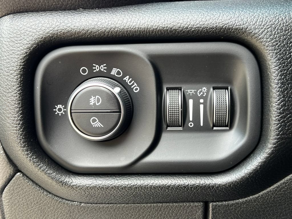 Used 2019 RAM 1500 Laramie AWD/4WD image 22