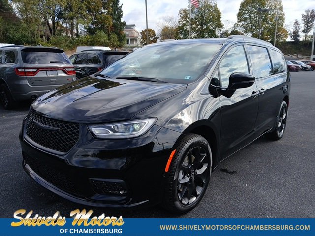 New 2026 Chrysler Pacifica Limited w/ S Appearance Package