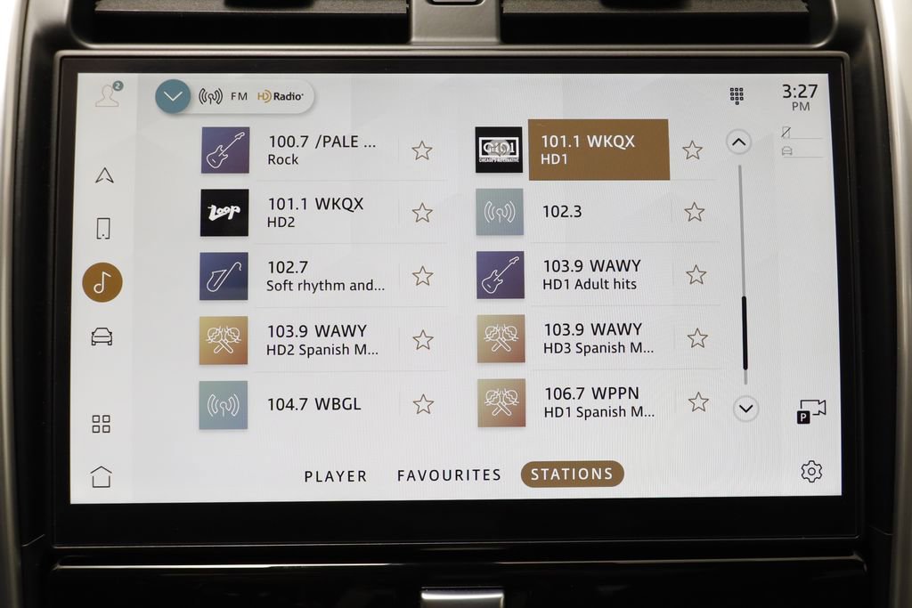 Used 2025 Land Rover Discovery Dynamic SE image 10