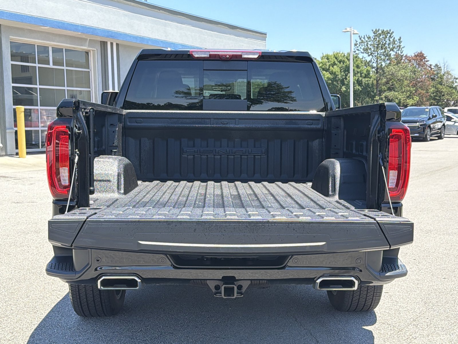 Used 2024 GMC Sierra 1500 Denali w/ Denali Reserve Package AWD/4WD image 32