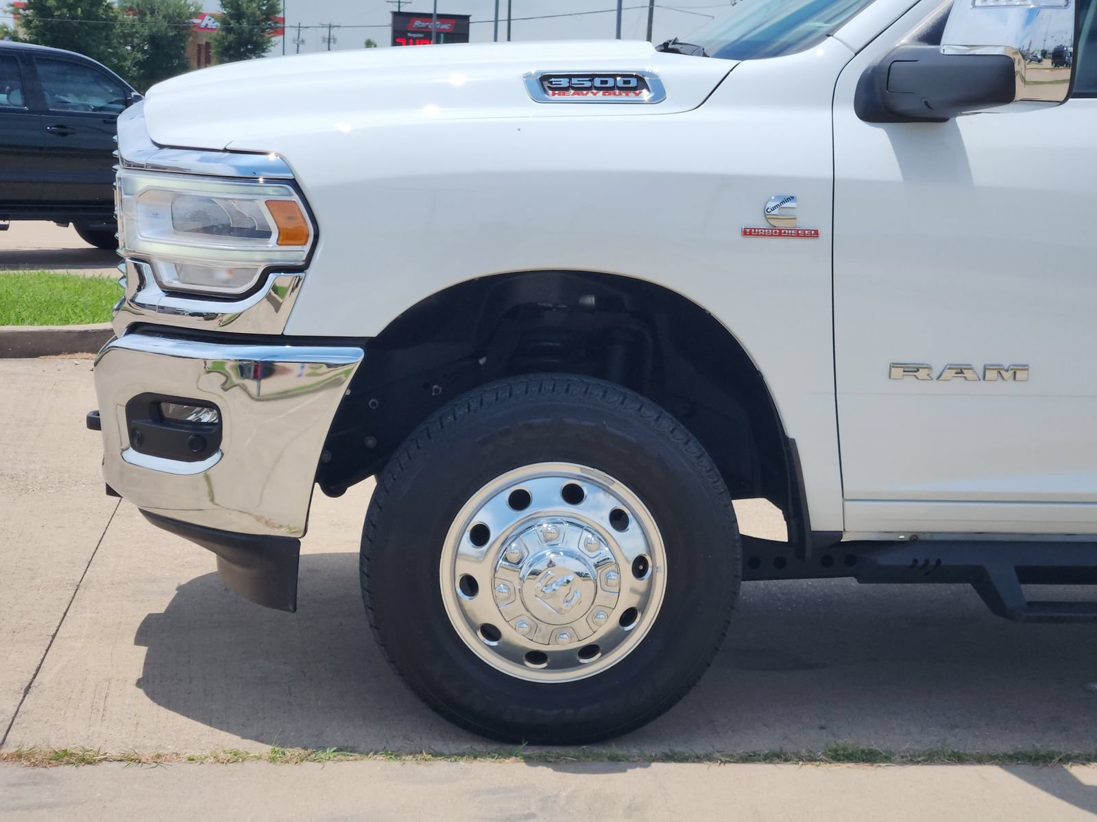 Used 2024 RAM 3500 Laramie w/ Chrome Bumper Package AWD/4WD image 10
