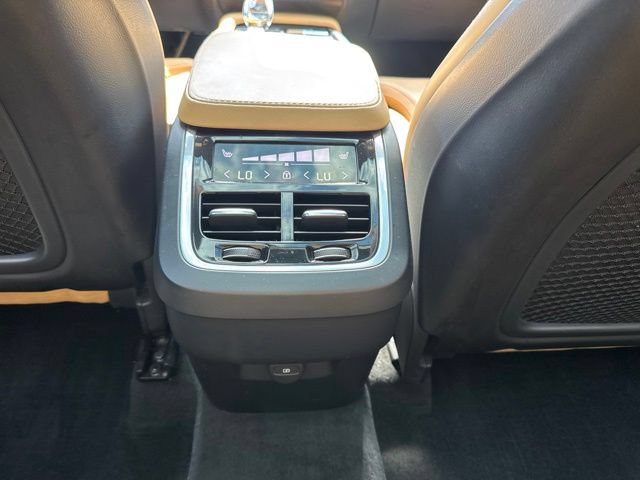 Used 2023 Volvo XC90 B6 Ultimate w/ Protection Package Premier AWD/4WD image 18