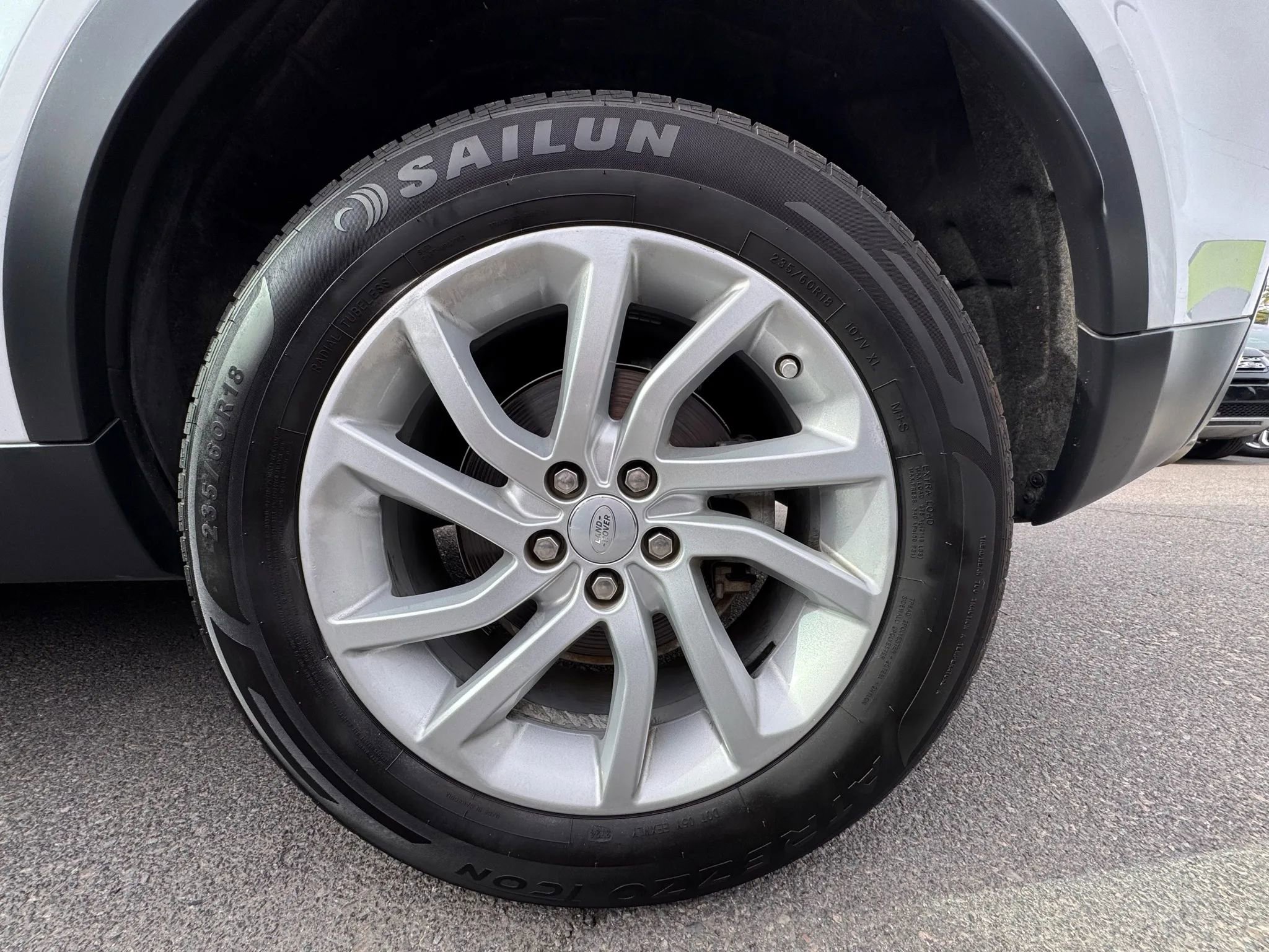 Used 2019 Land Rover Discovery Sport HSE image 8