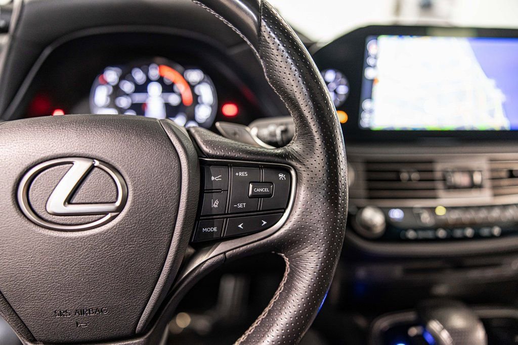 Used 2022 Lexus LS 500 F Sport w/ Accessory Package (Z1) image 27