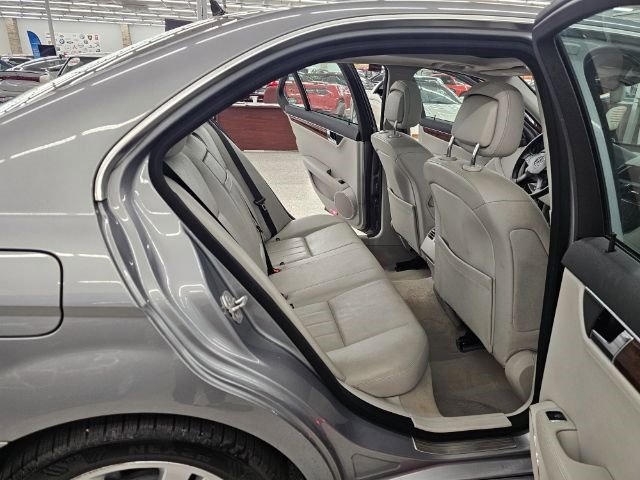 Used 2009 Mercedes-Benz C 300 Sedan image 31