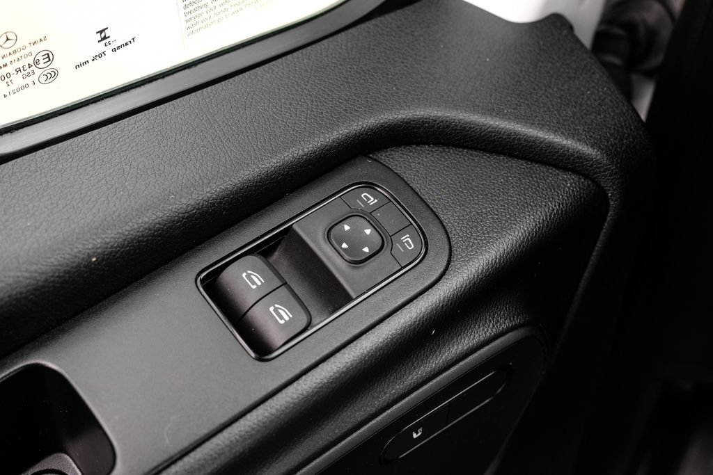 Used 2024 Mercedes-Benz Sprinter 2500 image 35