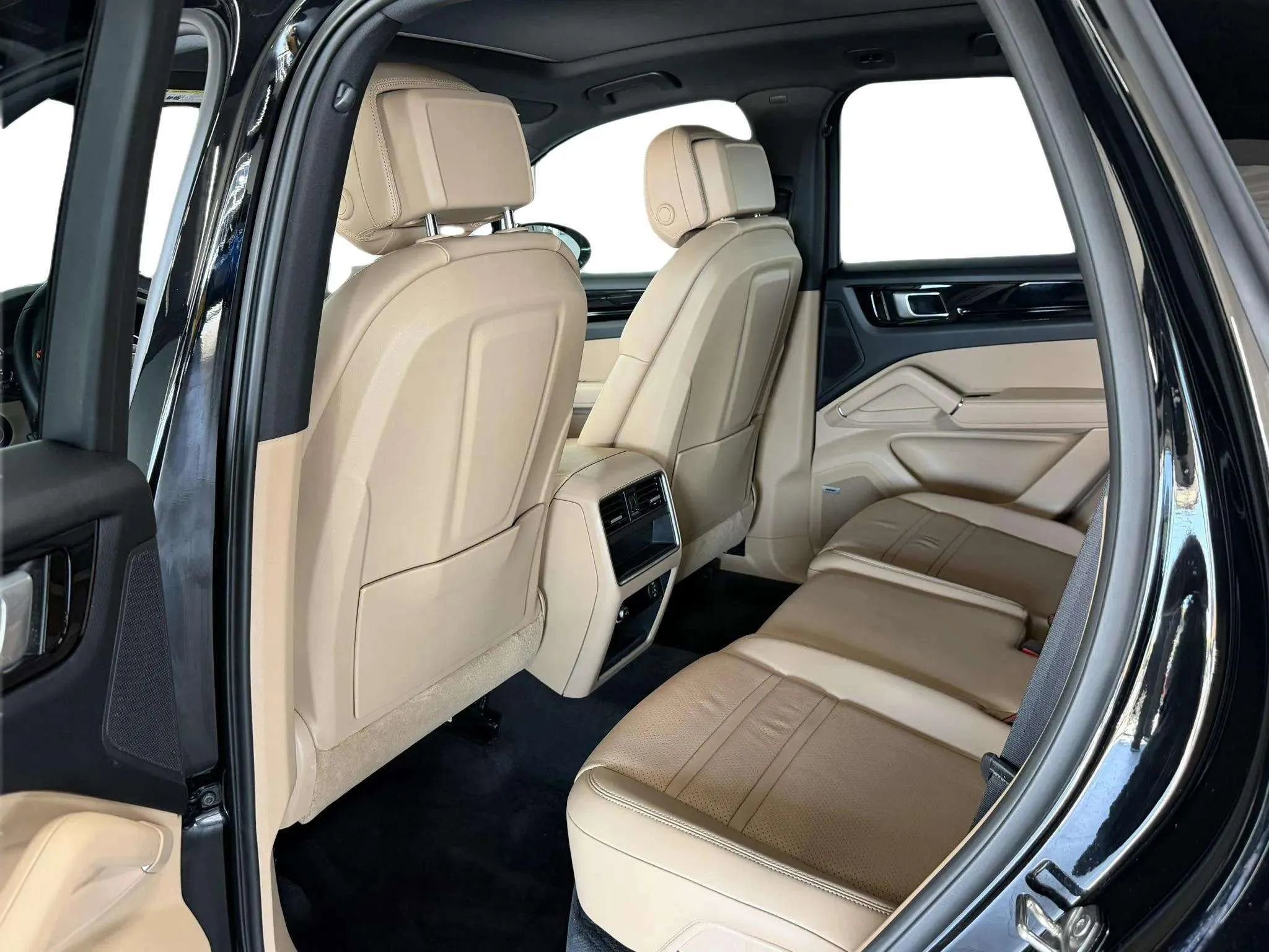 Used 2019 Porsche Cayenne S image 15