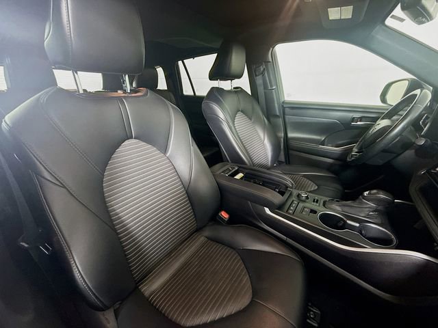 Used 2021 Toyota Highlander XSE AWD/4WD image 30