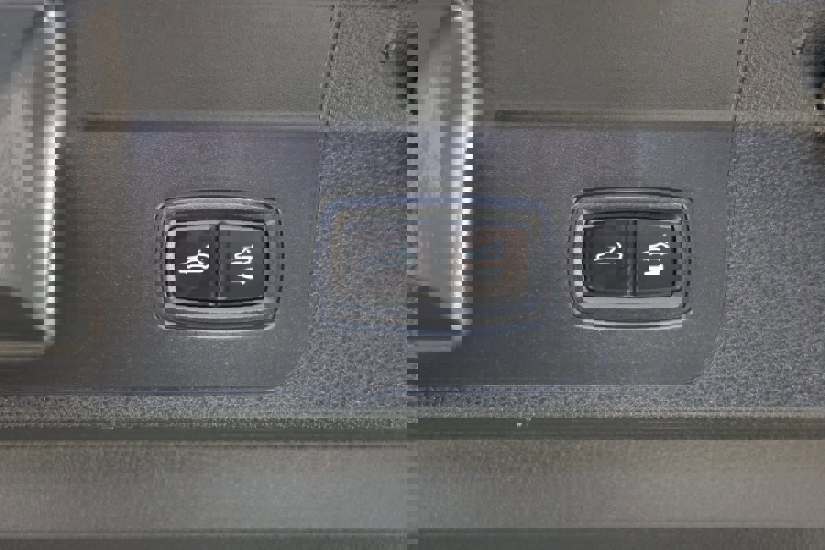 Used 2021 Porsche Panamera 4S w/ Premium Package image 32