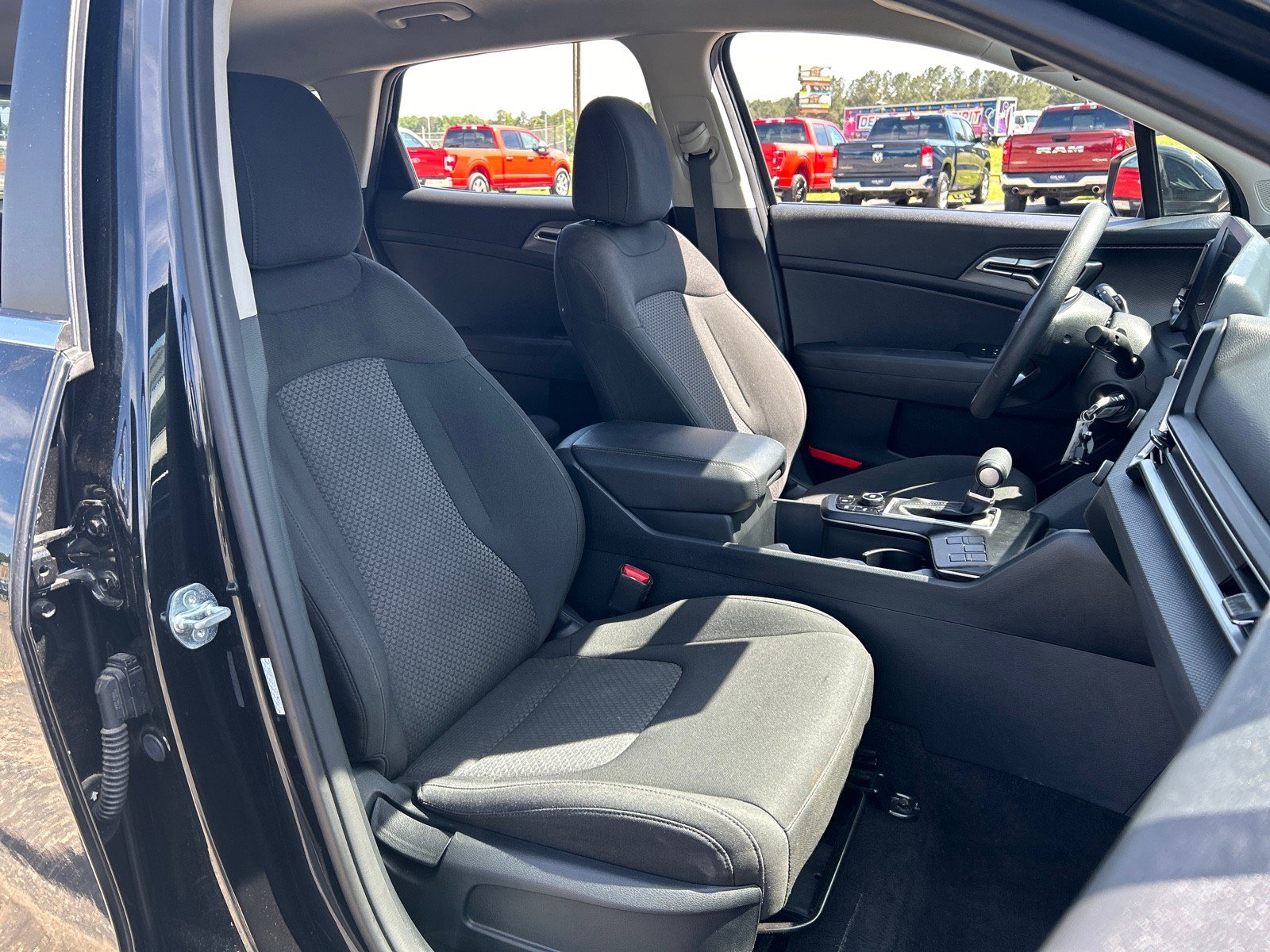 Used 2025 Kia Sportage LX FWD image 18