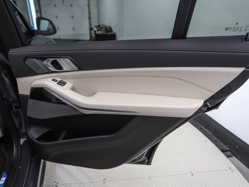 Used 2026 BMW X7 xDrive40i w/ M Sport Package image 25