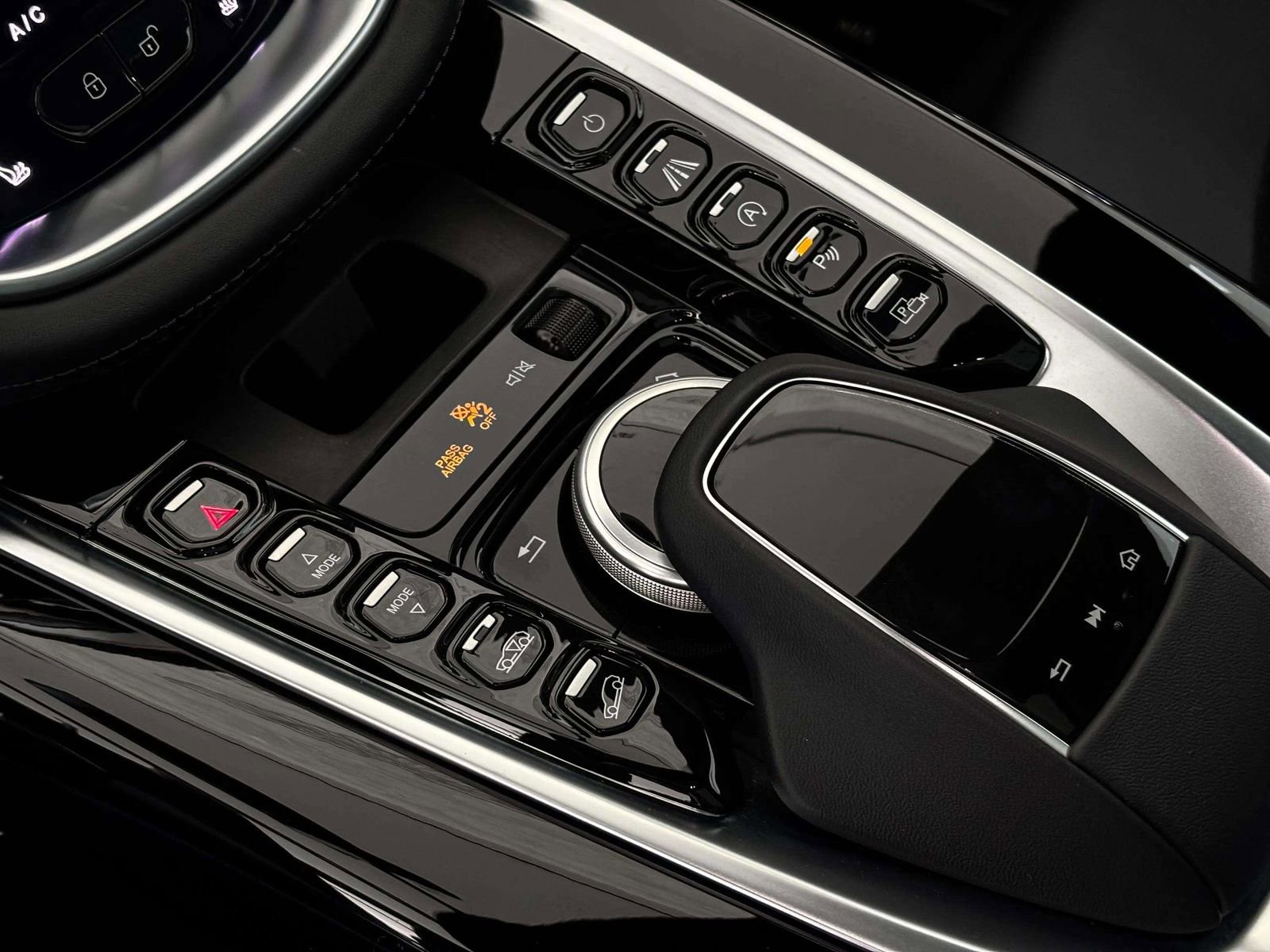 Used 2024 Aston Martin DBX image 34