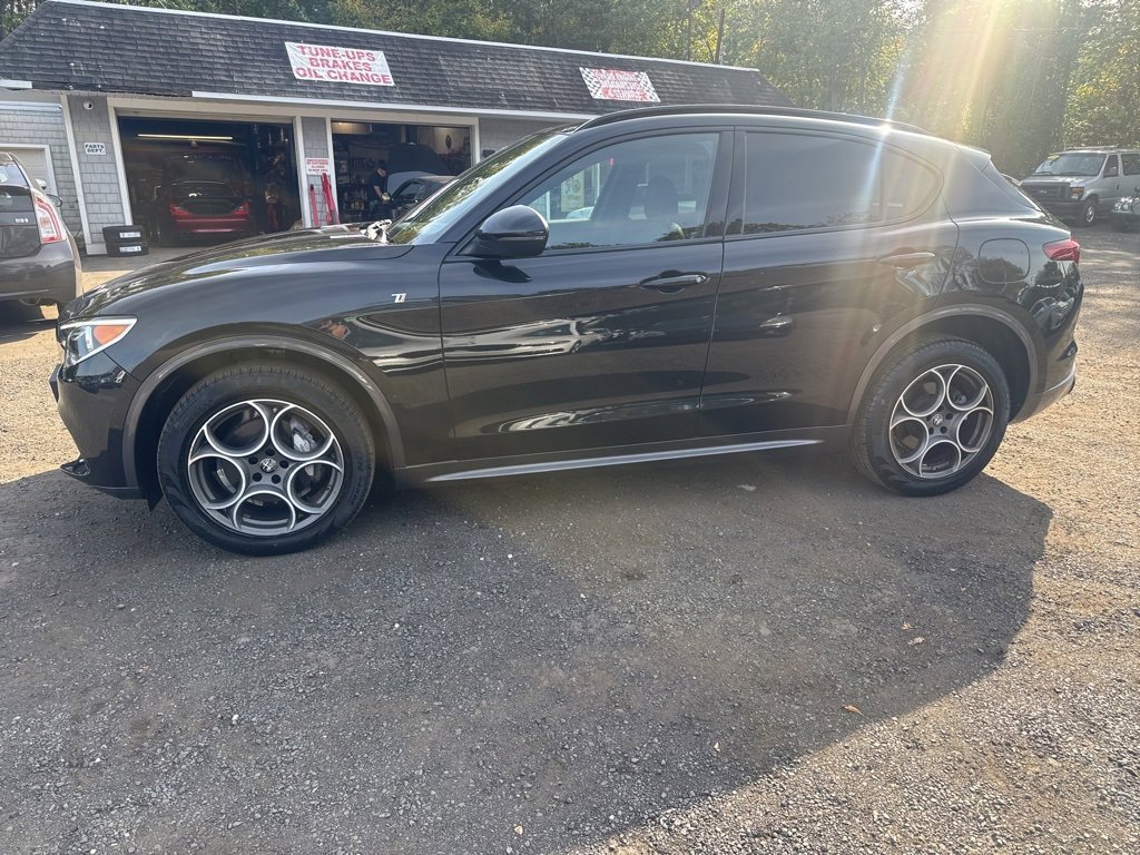 Used 2022 Alfa Romeo Stelvio Ti image 20