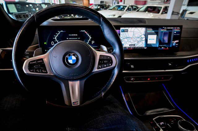 Used 2023 BMW X7 xDrive40i w/ Executive Package image 41