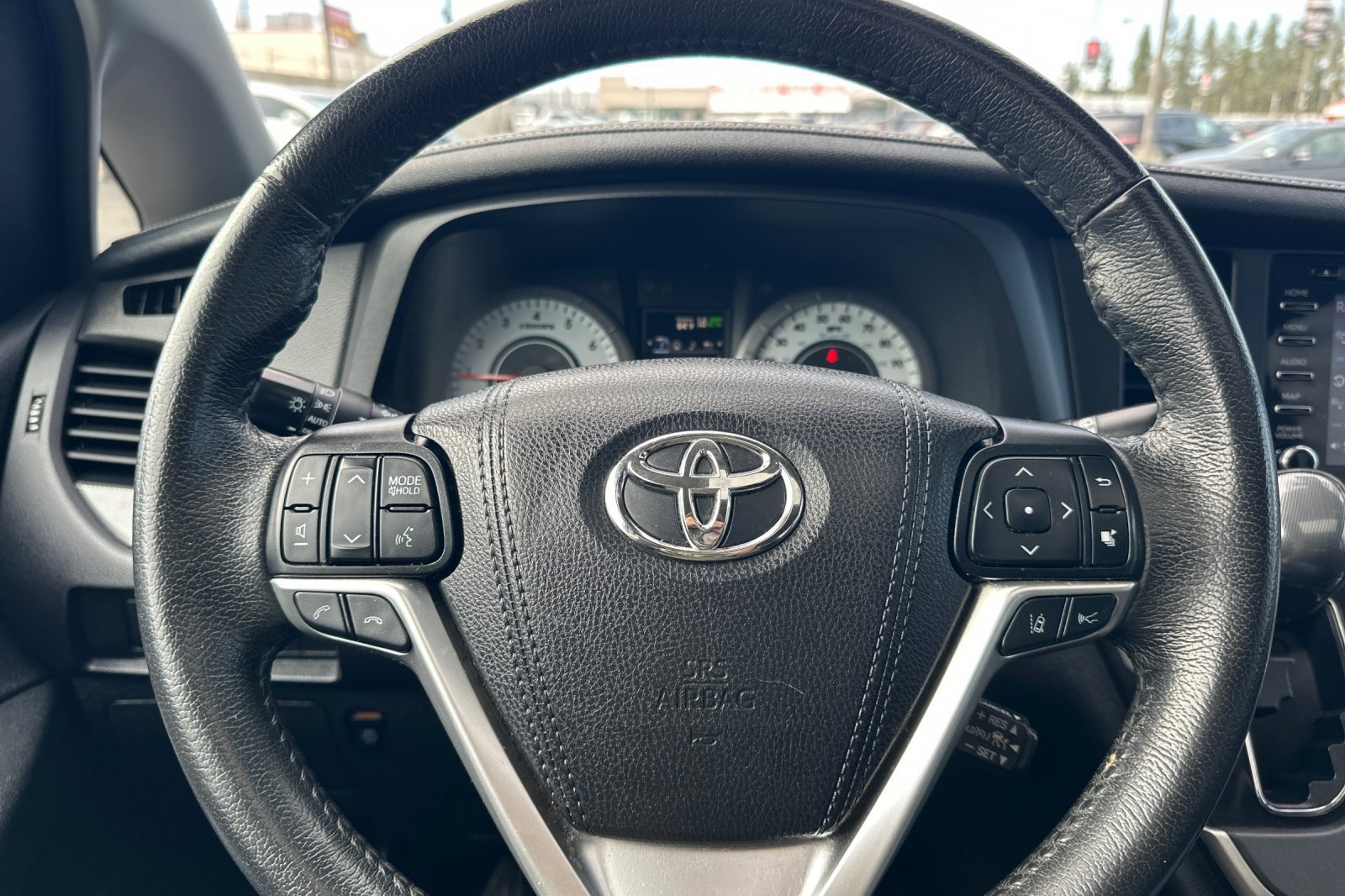 Certified 2020 Toyota Sienna SE w/ SE Preferred Package FWD image 25