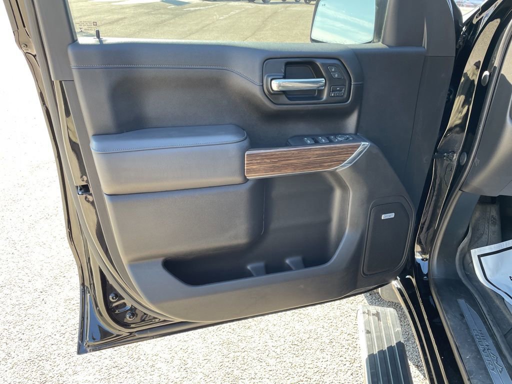 Used 2022 Chevrolet Silverado 1500 High Country w/ Technology Package image 13