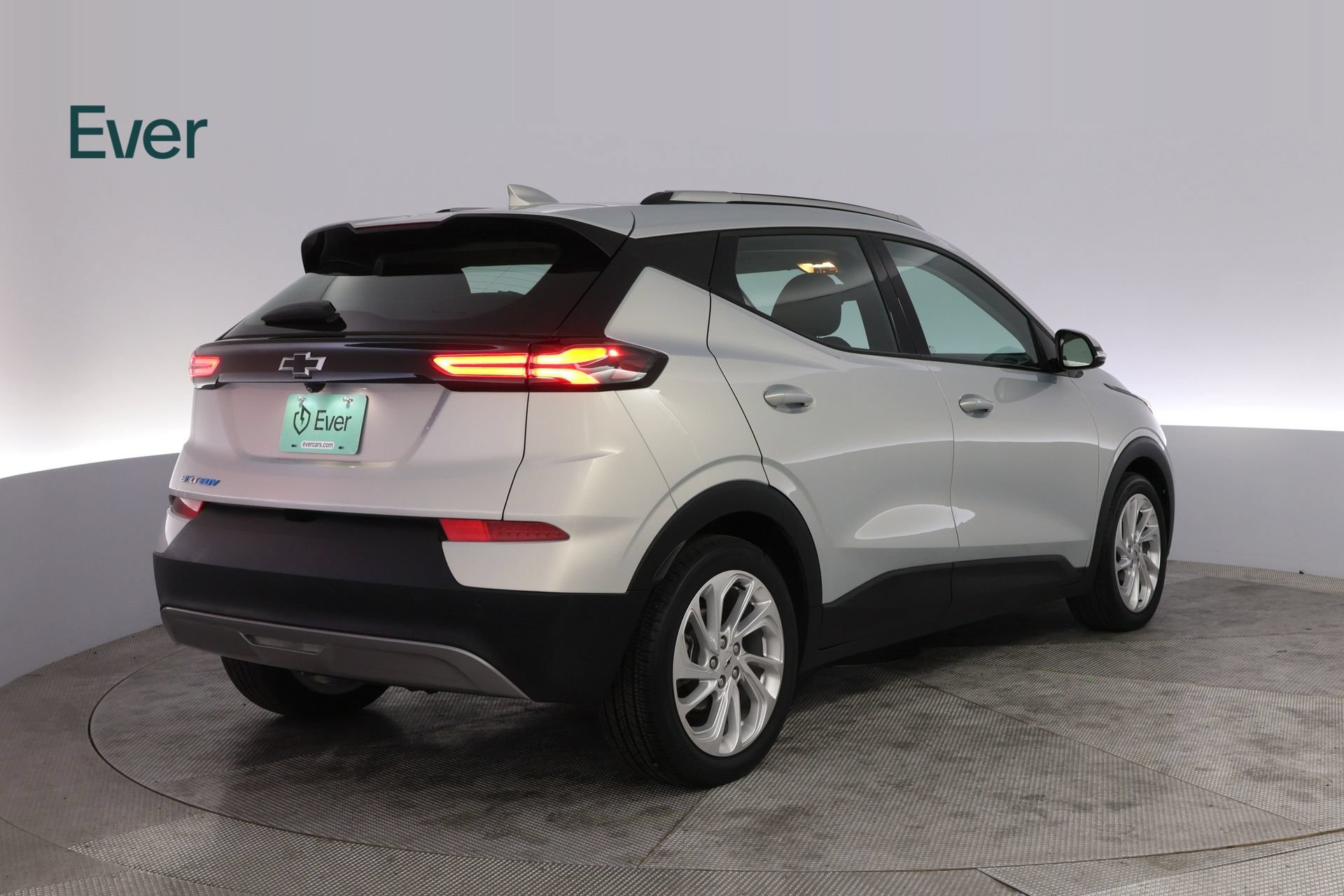 Used 2022 Chevrolet Bolt EUV LT w/ Comfort Package FWD image 3