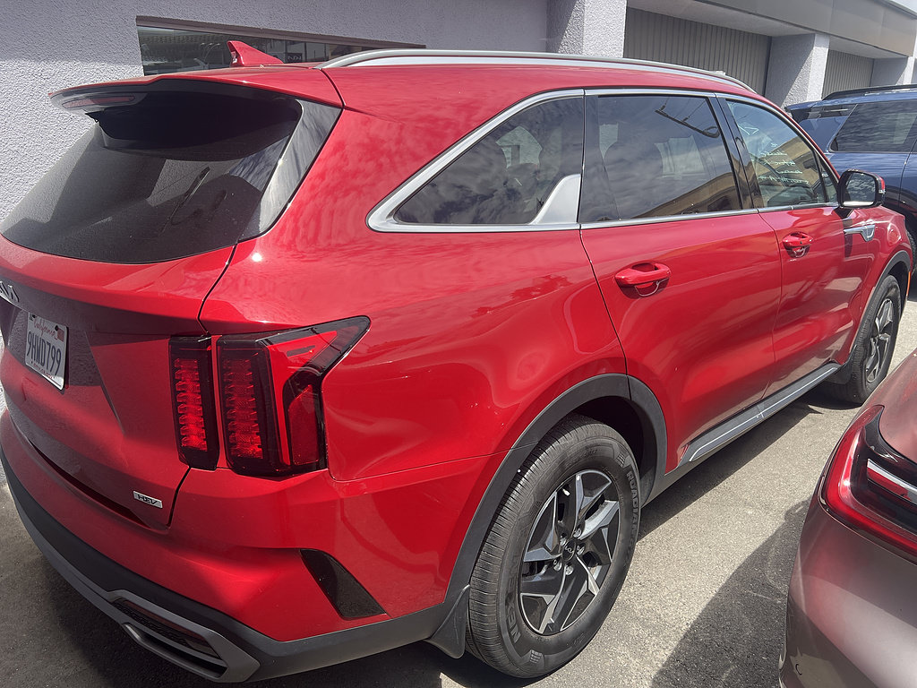 Used 2023 Kia Sorento EX FWD image 3