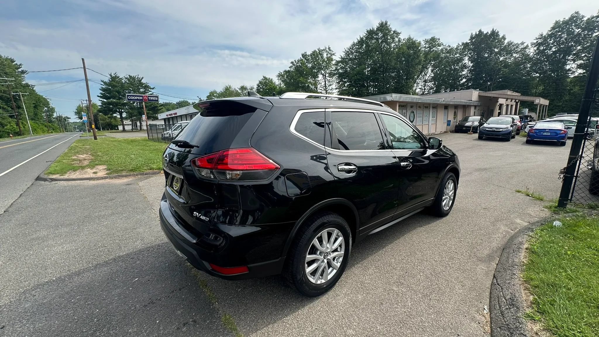 Used 2017 Nissan Rogue SV AWD/4WD image 5