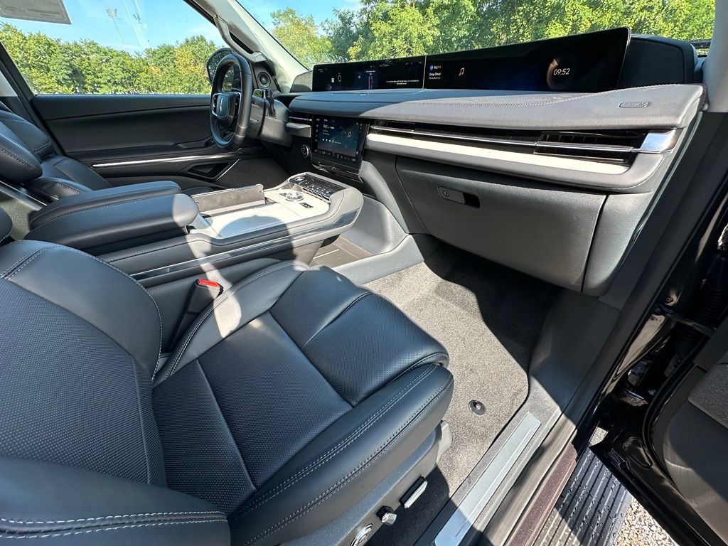New 2027 Lincoln Navigator Reserve AWD/4WD image 22