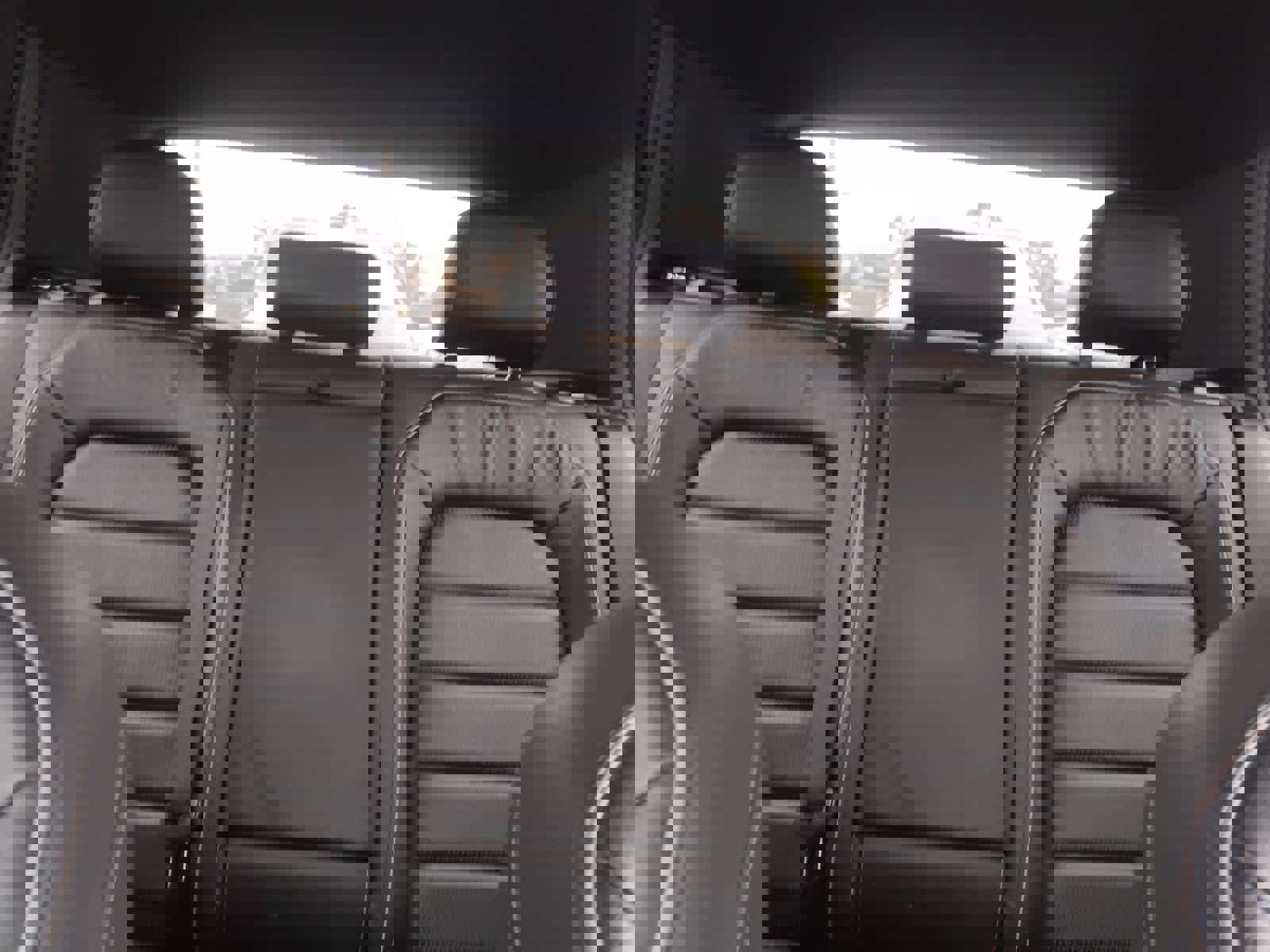 Used 2018 Volkswagen Golf R 4-Door image 8