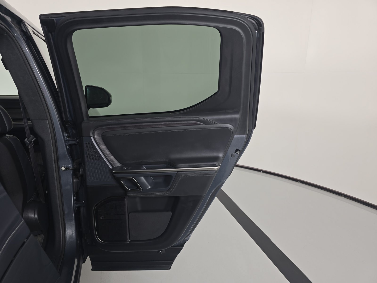 Used 2024 Rivian R1T Adventure Dual AWD/4WD image 19