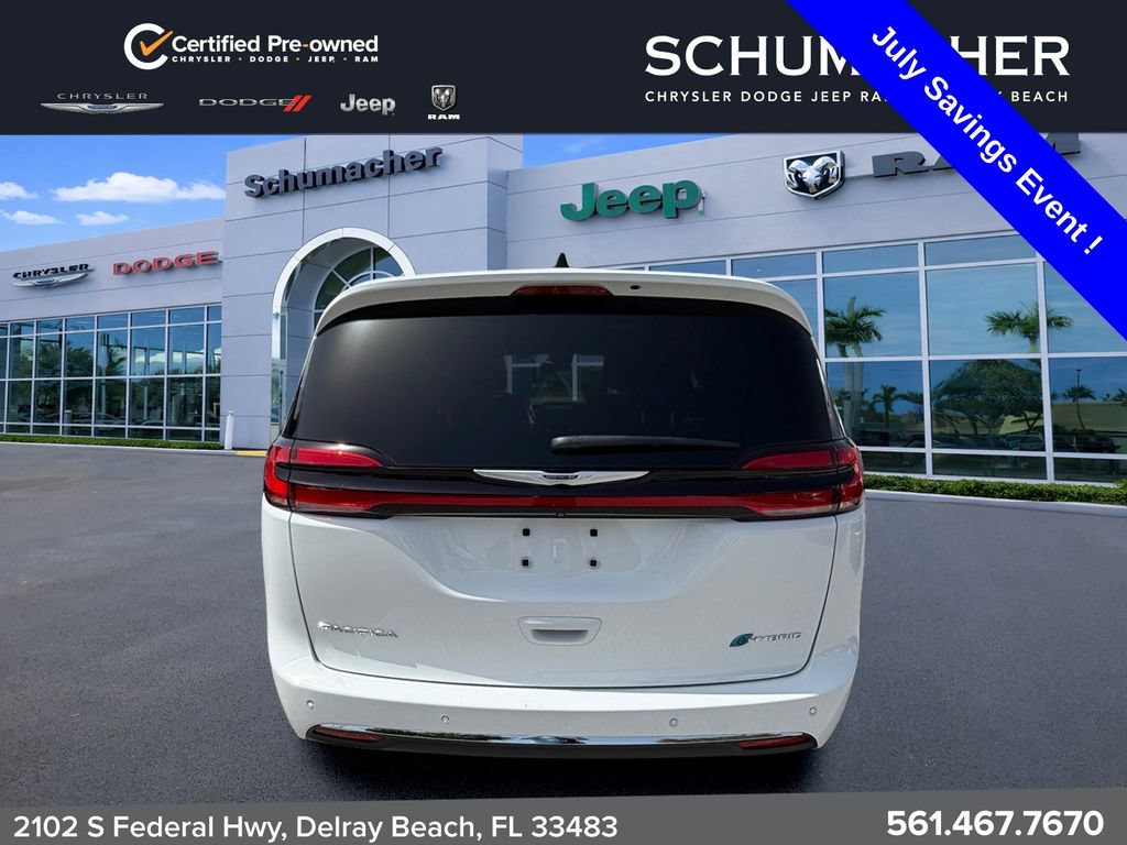 Used 2025 Chrysler Pacifica Select FWD image 6