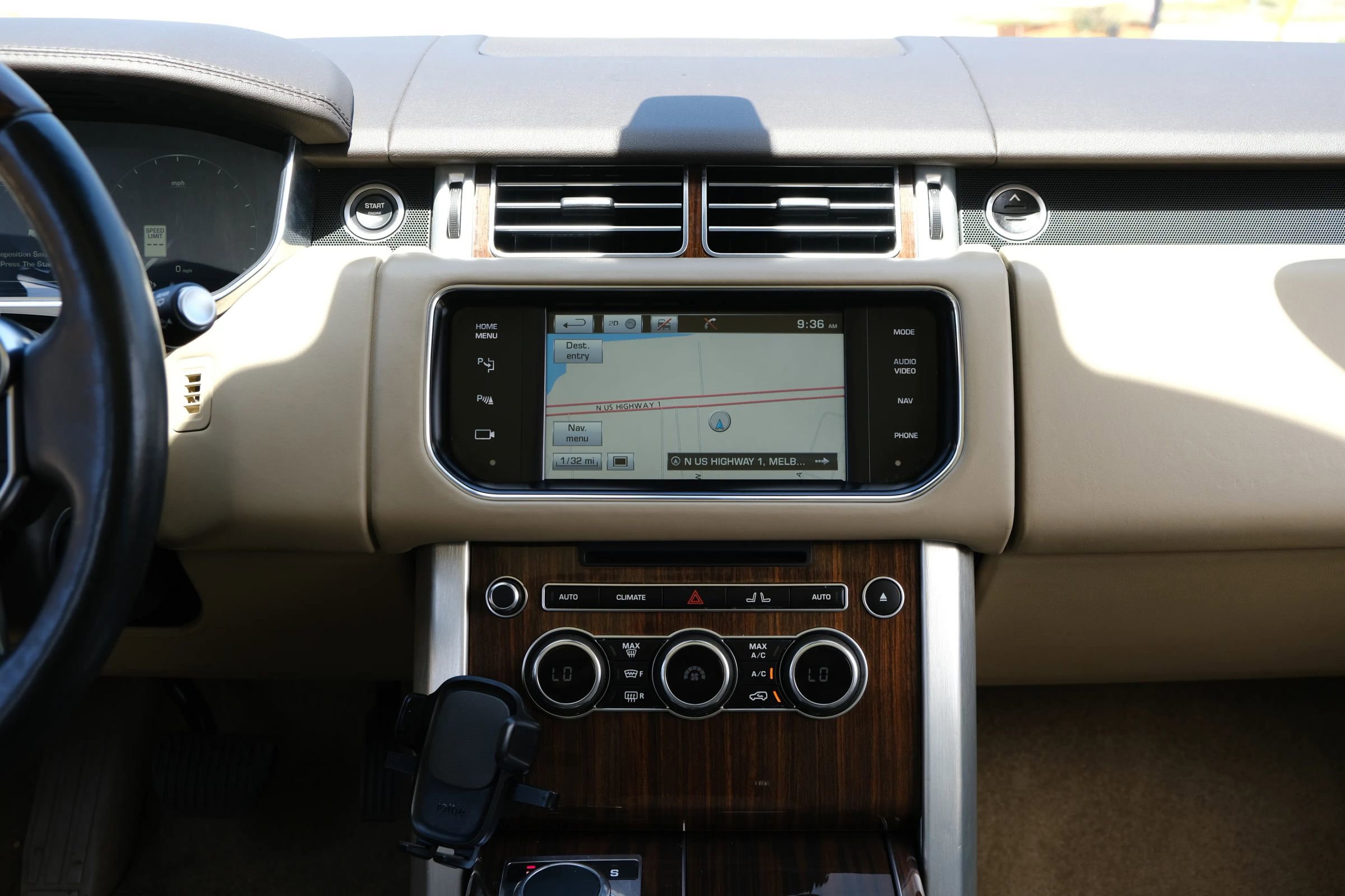 Used 2015 Land Rover Range Rover HSE AWD/4WD image 26
