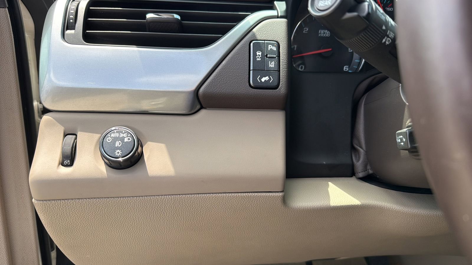 Used 2015 Chevrolet Tahoe LT RWD image 15