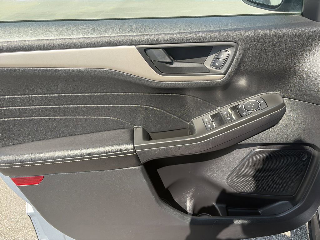 Used 2022 Ford Escape SE w/ Convenience Package FWD image 18
