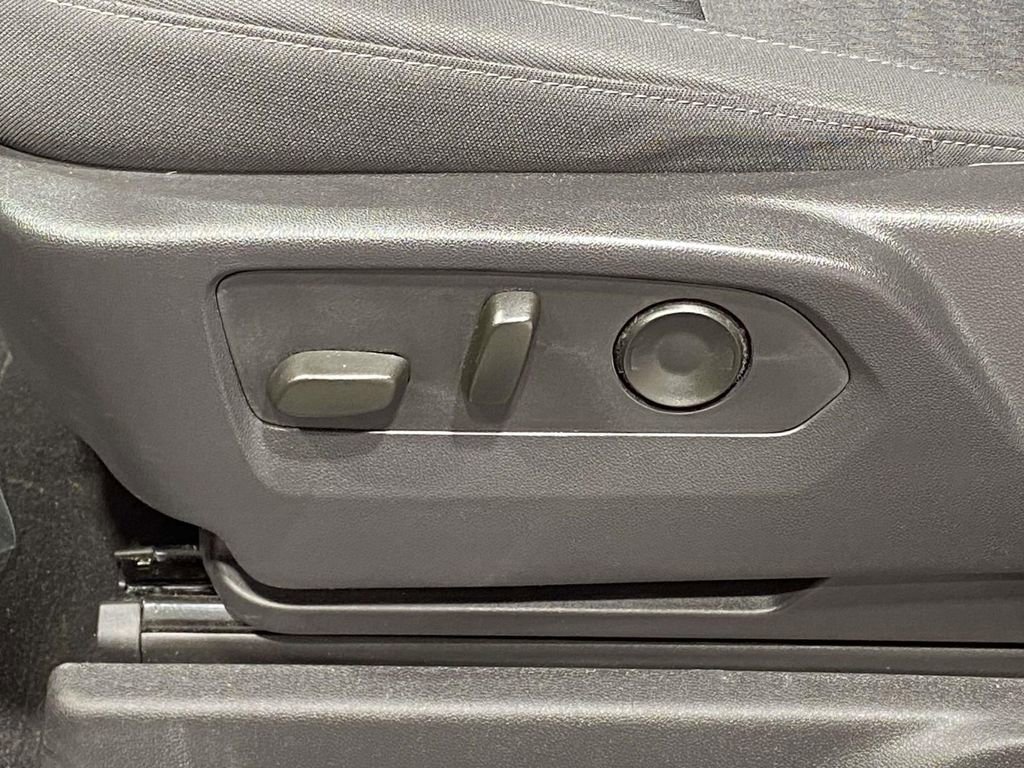 Used 2024 Chevrolet Silverado 1500 LT image 17