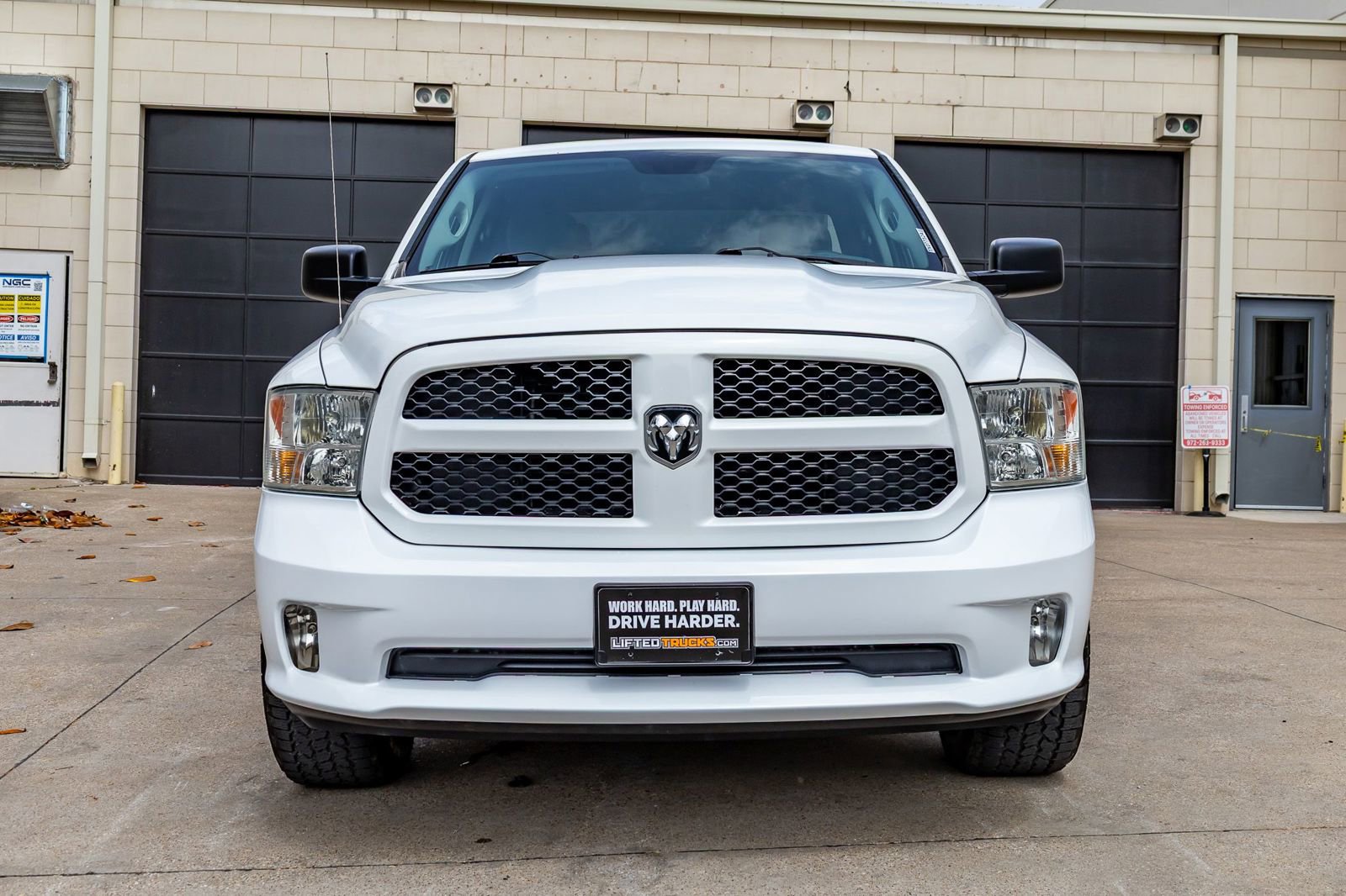 Used 2017 RAM 1500 Express RWD image 2