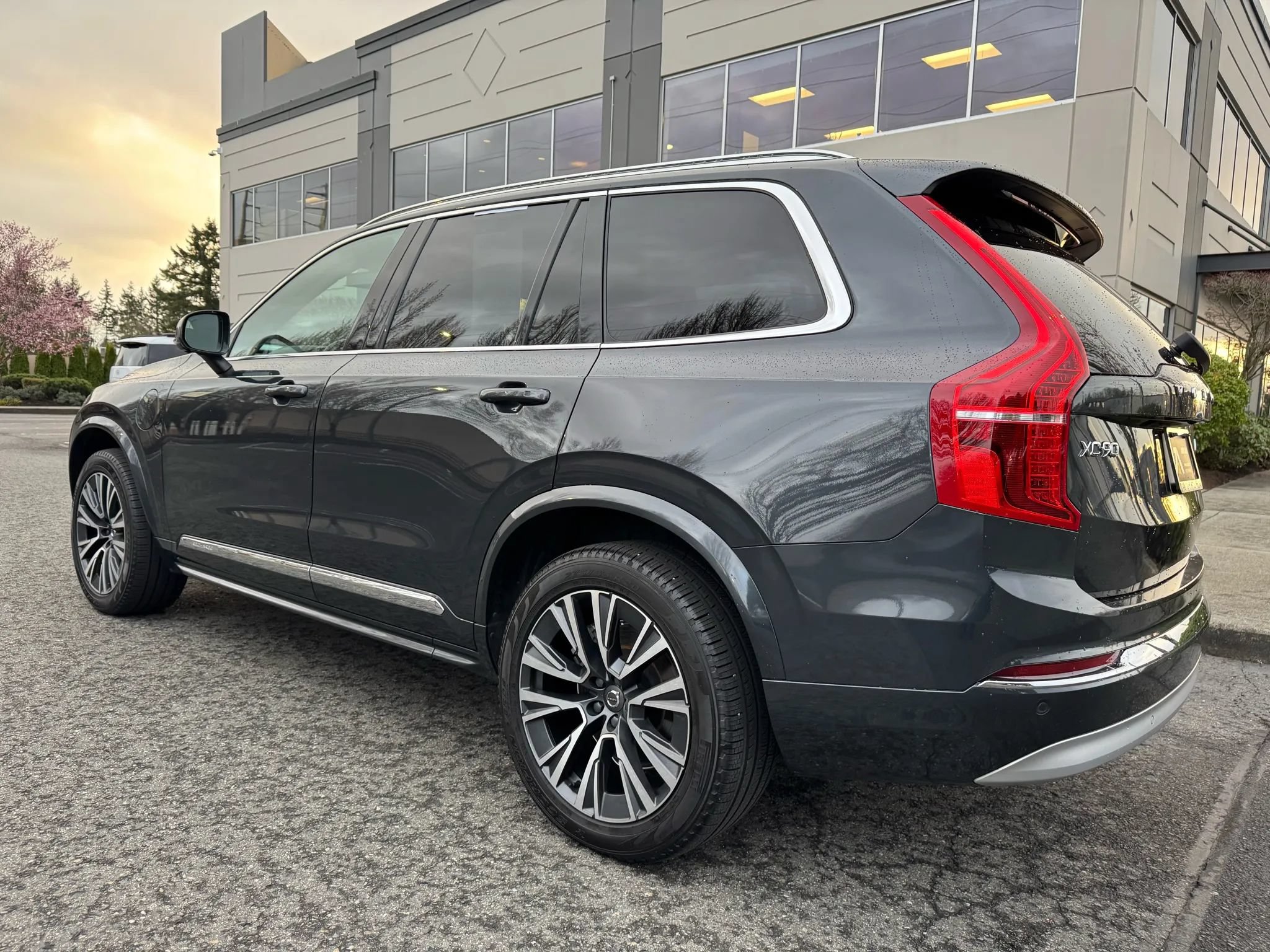 Used 2022 Volvo XC90 T8 Inscription Expression w/ Advanced Package AWD/4WD image 7