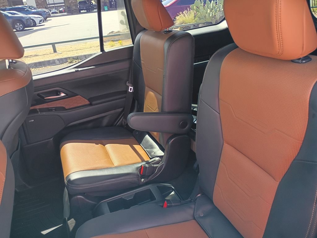 Used 2024 Lexus GX 550 w/ Accessory Package (Z1) AWD/4WD image 12