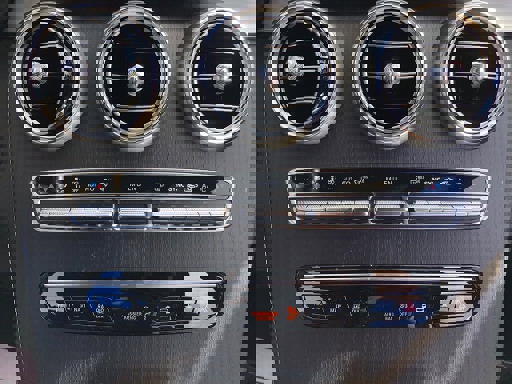 Used 2022 Mercedes-Benz GLC 300 4MATIC w/ Premium Package Lite image 29