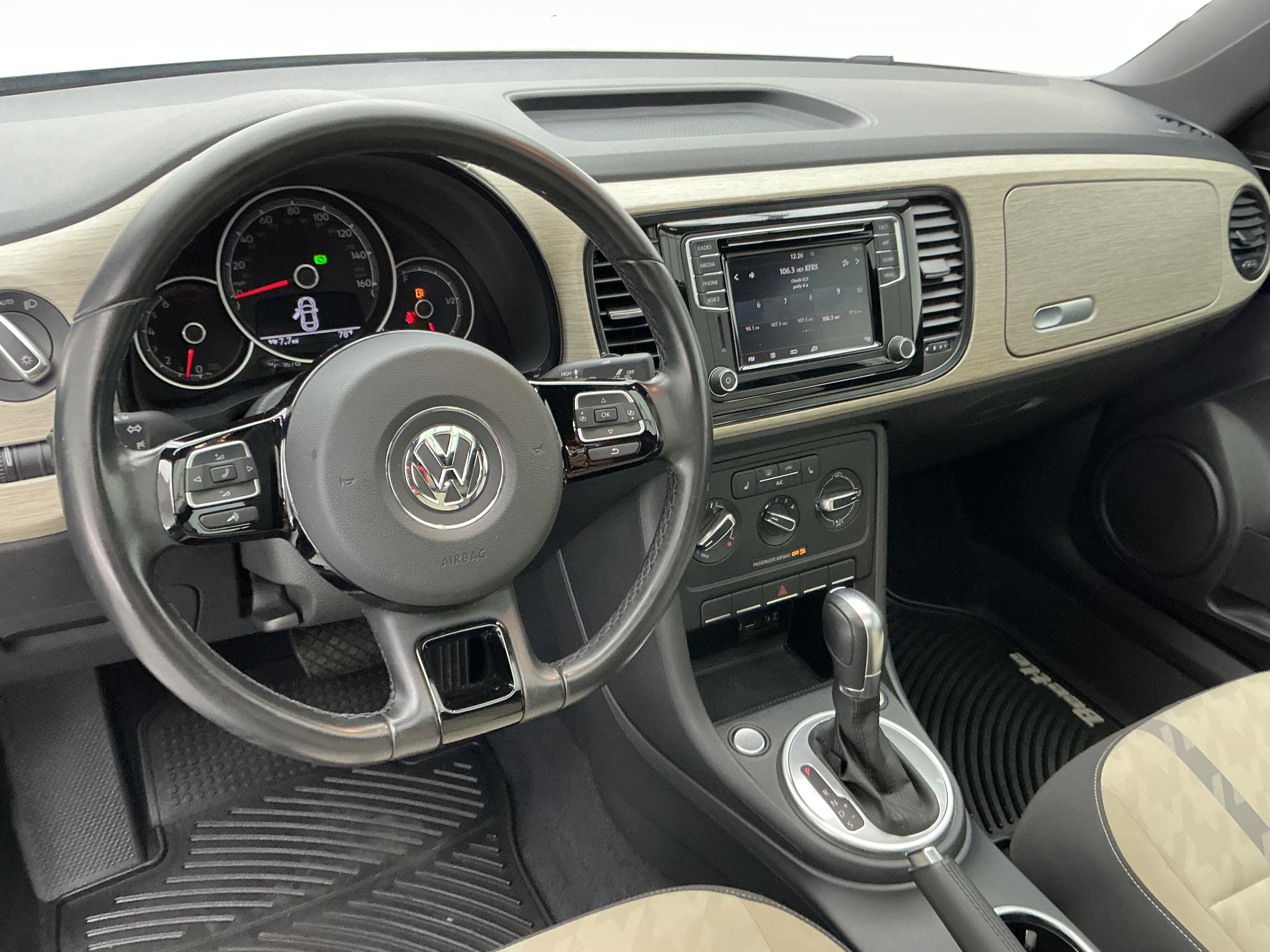 Used 2018 Volkswagen Beetle 2.0T Coast image 19