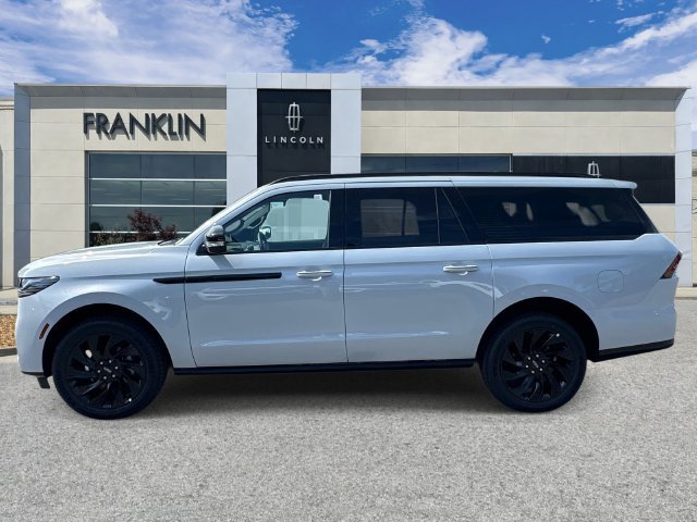 New 2026 Lincoln Navigator L Reserve w/ Jet Appearance Package AWD/4WD image 4