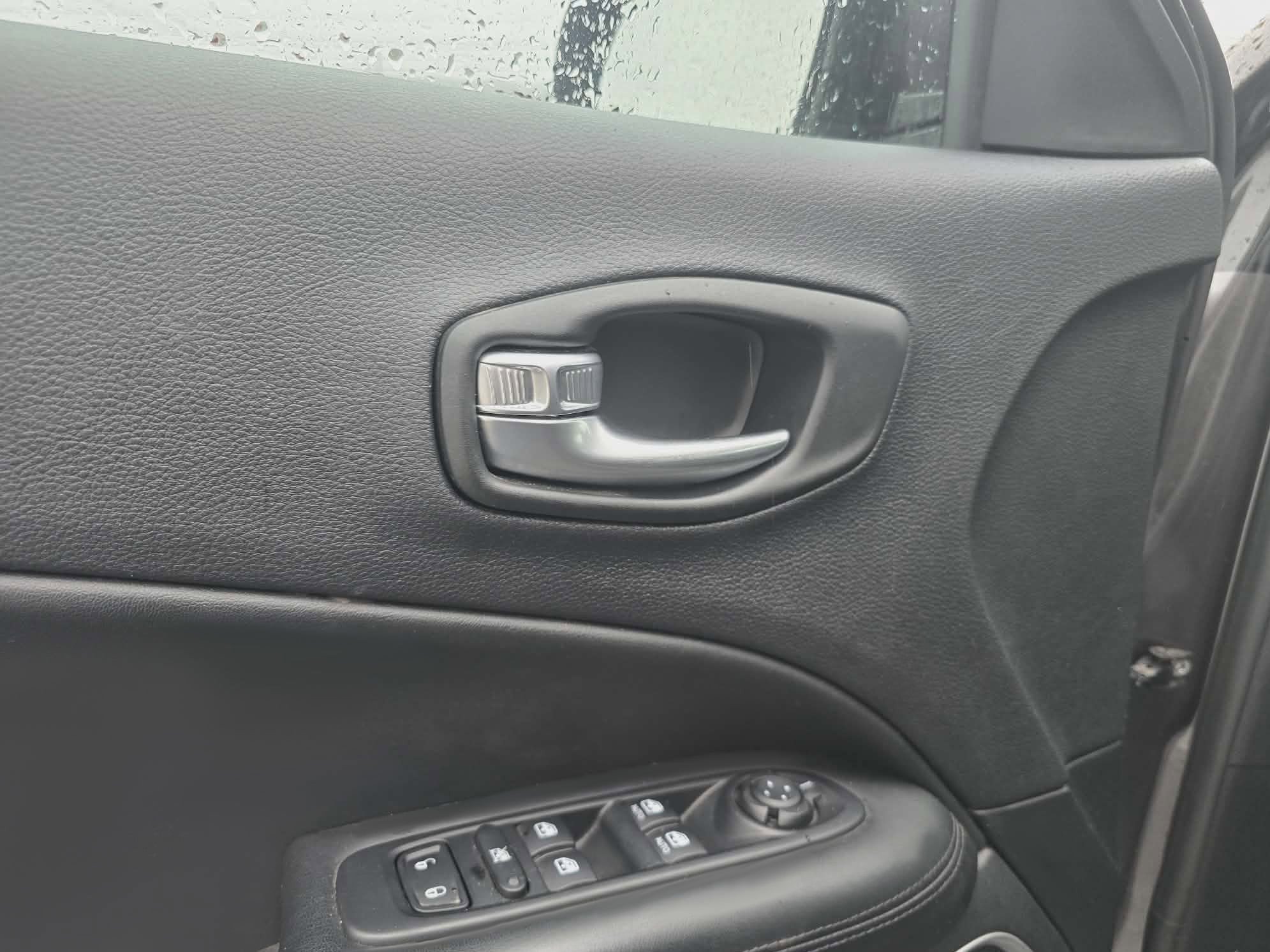 Used 2020 Jeep Compass Latitude image 12