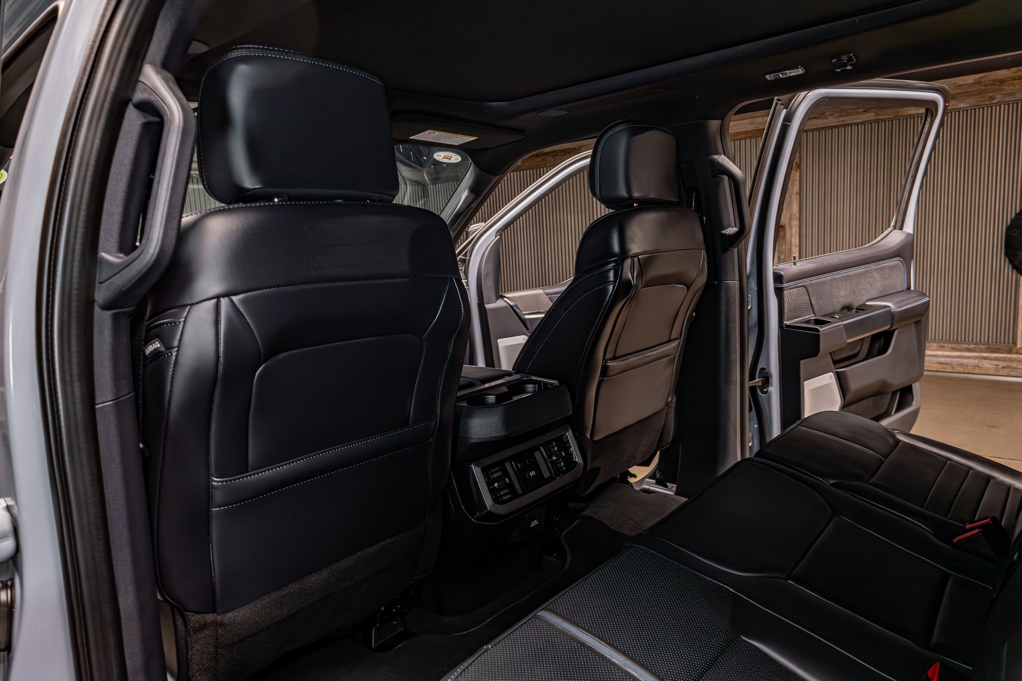 Used 2025 Ford F450 Platinum w/ FX4 Off-Road Package image 23