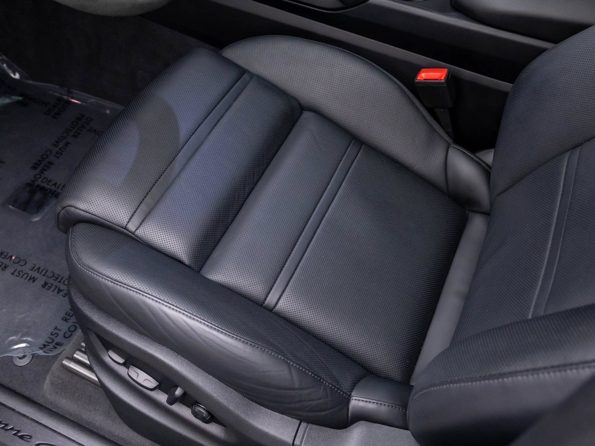 Certified 2025 Porsche Cayenne GTS AWD/4WD image 15