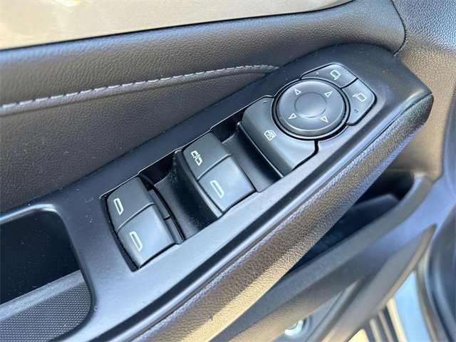 Used 2023 Chevrolet Traverse LT image 13