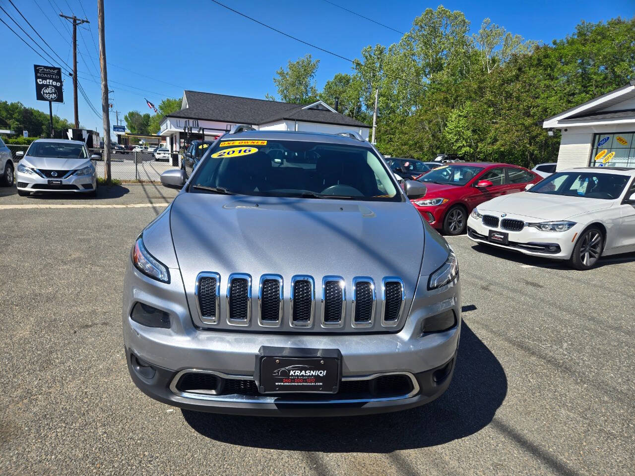 Used 2016 Jeep Cherokee Limited w/ Luxury Group AWD/4WD image 3