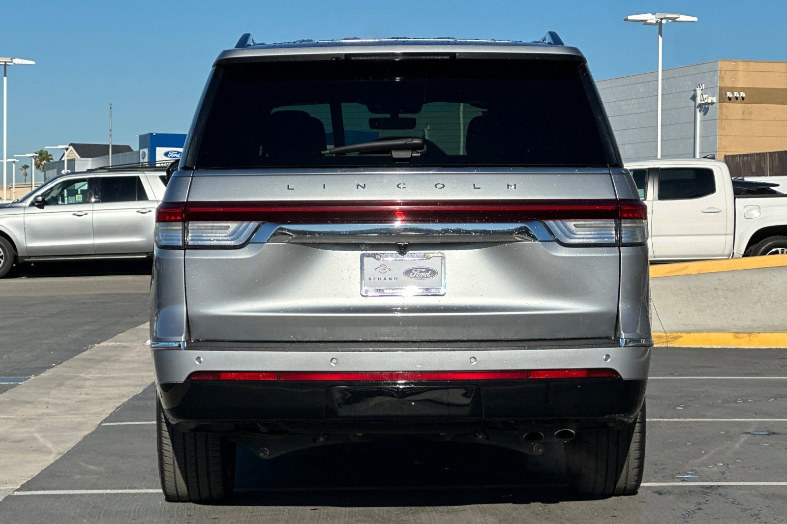 Used 2024 Lincoln Navigator Premiere image 4