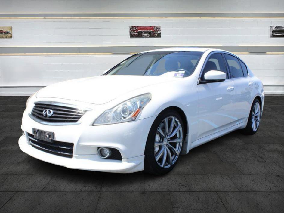 Used 2013 INFINITI G37 x w/ Premium Pkg