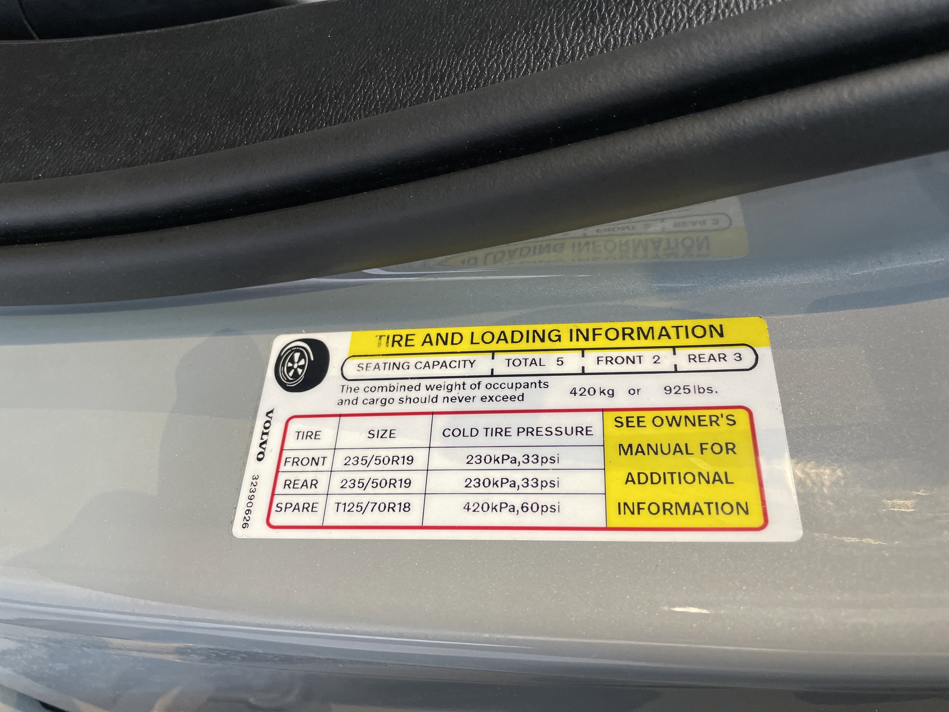 Used 2025 Volvo XC40 B5 Plus image 41