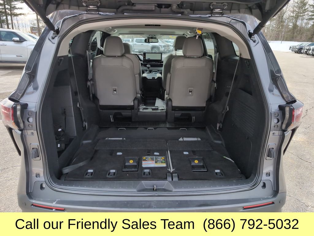Certified 2025 Toyota Sienna XLE image 24