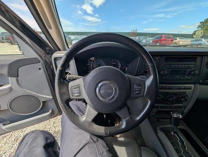 Used 2006 Jeep Commander 4WD image 34